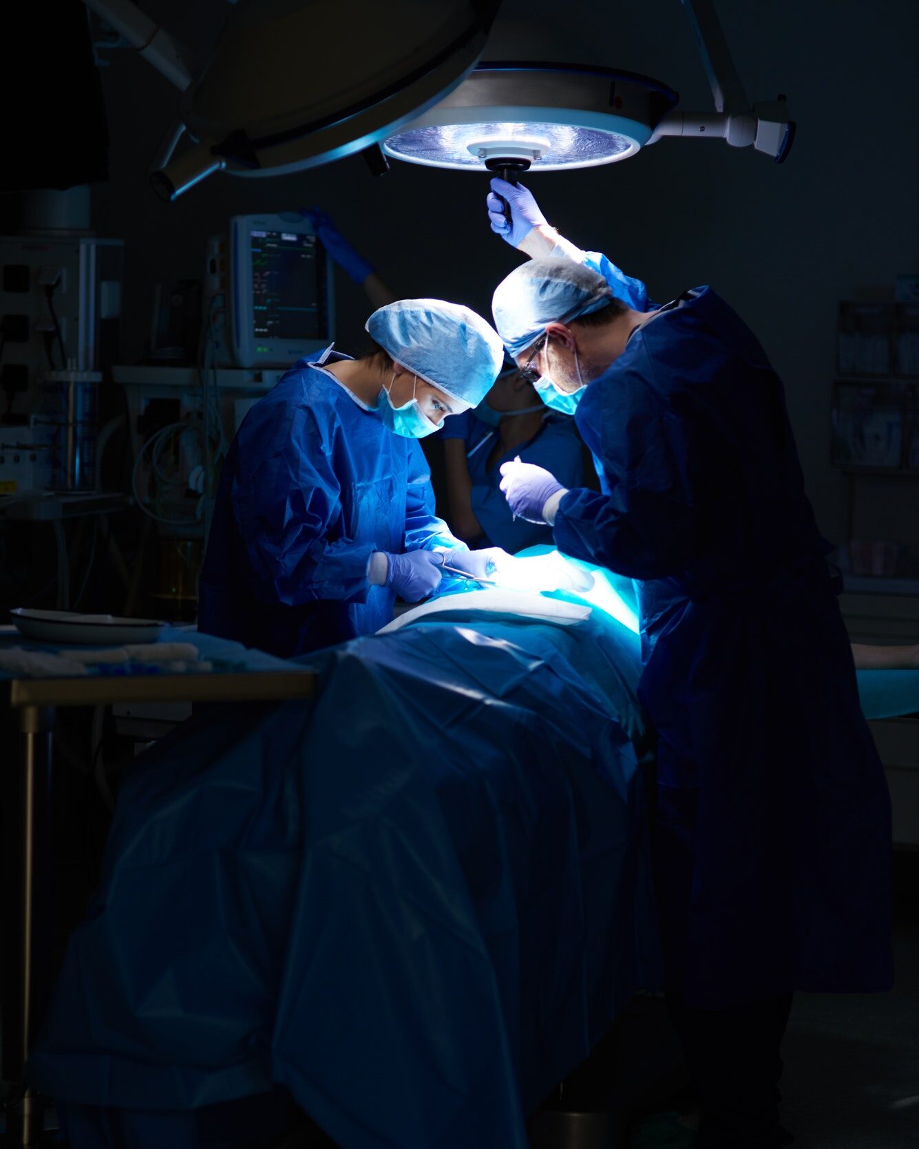 Operation in the dark operating room